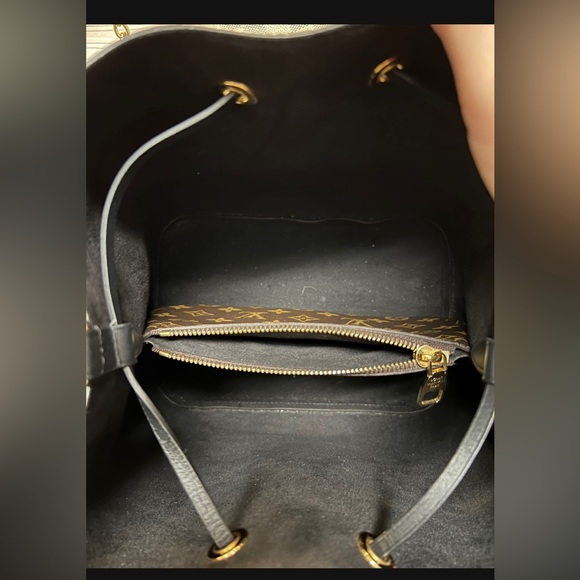 NeoNoe💕 LOUIS VUITTON 🌎 WORLD TOUR ❤️ - Picture 8 of 10